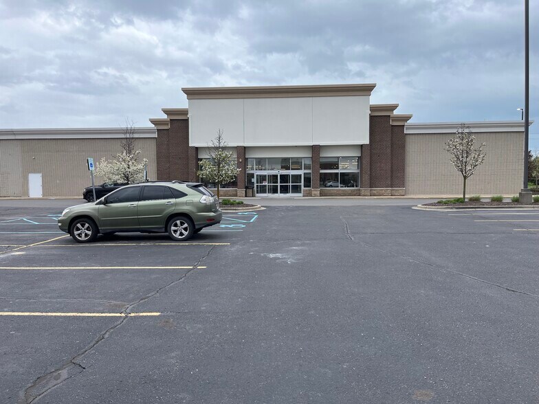 More Photos Of 50700-50870 Gratiot Ave, Chesterfield Unknown For Lease