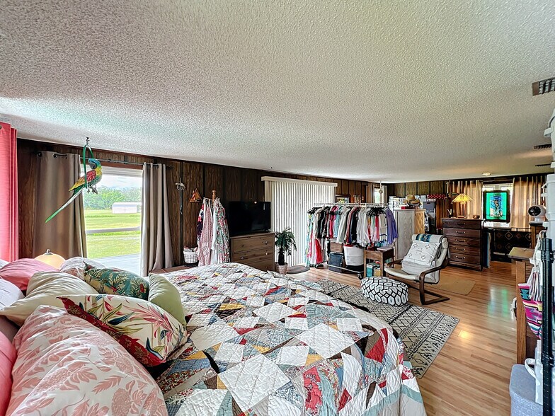 More Photos Of 7001 W Jones Ave, Mount Dora Airplane Hangar For Sale
