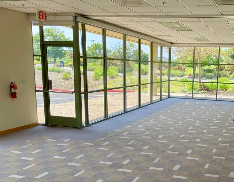 More Photos Of 10 Executive Ct, Napa Office For Lease