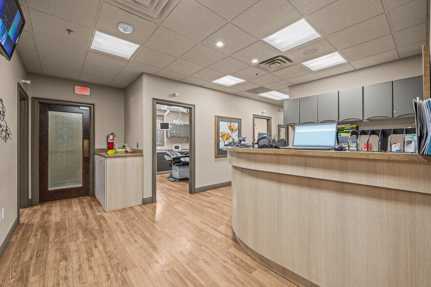 More Photos Of 7515 Quaker Ave, Lubbock Medical For Sale