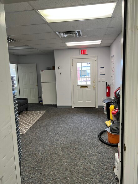 More Photos Of 2602-2604 Grissom Dr, Nashville Warehouse For Lease