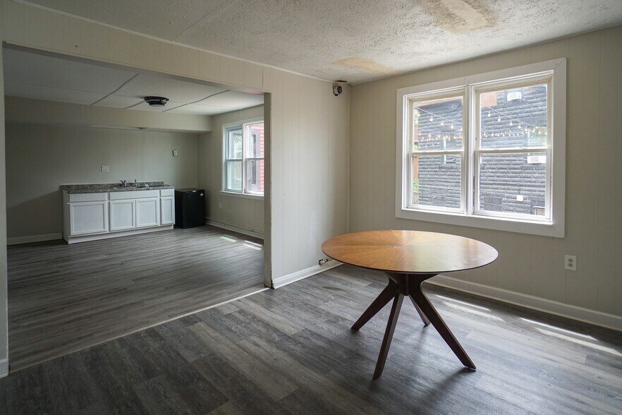 More Photos Of 117 Nippersink Rd, Fox Lake Apartments For Sale