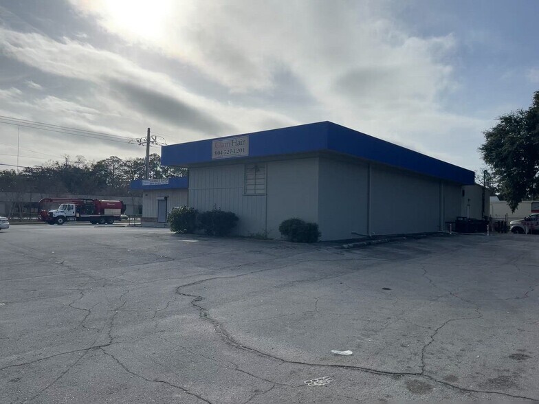 More Photos Of 1906 Parental Home Rd, Jacksonville Storefront For Sale
