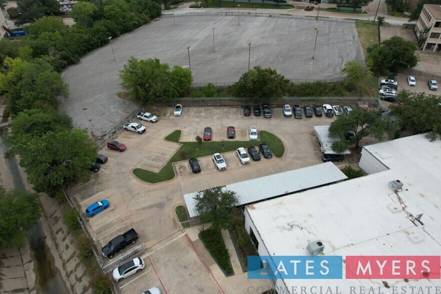 More Photos Of 8730 King George Dr, Dallas Service For Sale