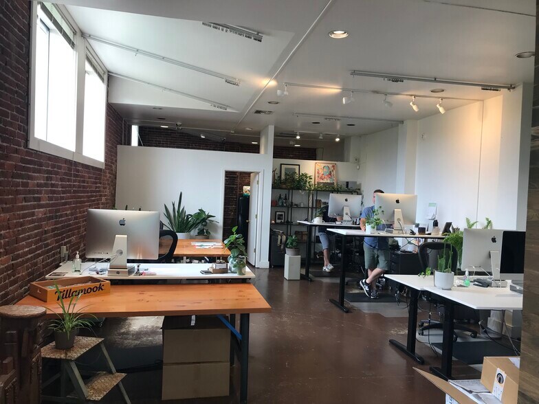 More Photos Of 4245-4247 SW Corbett Ave, Portland Loft Creative Space For Sale