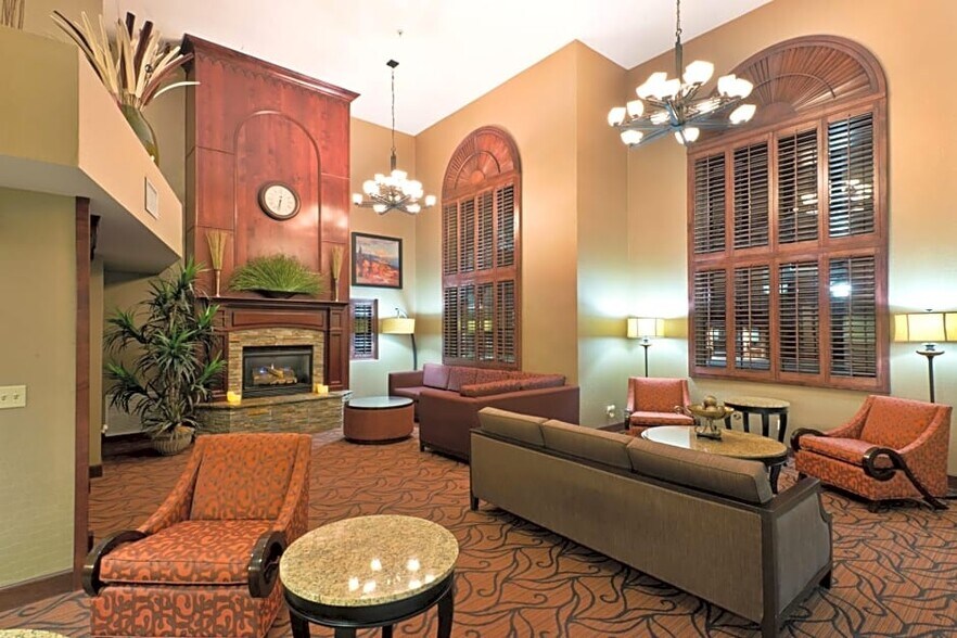 More Photos Of 151 W Deuce of Clubs, Show Low Hotel For Sale