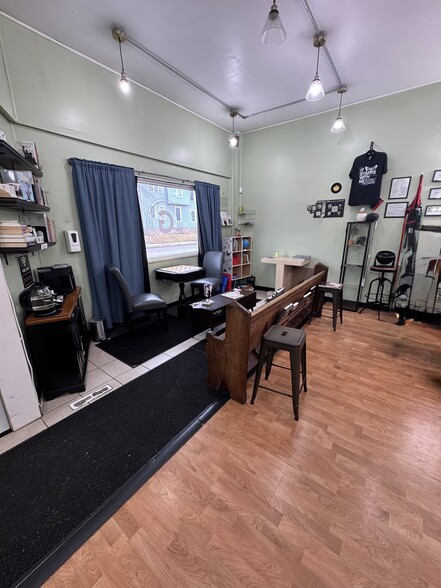 More Photos Of 1828-1832 E 35th St, Minneapolis Storefront For Lease