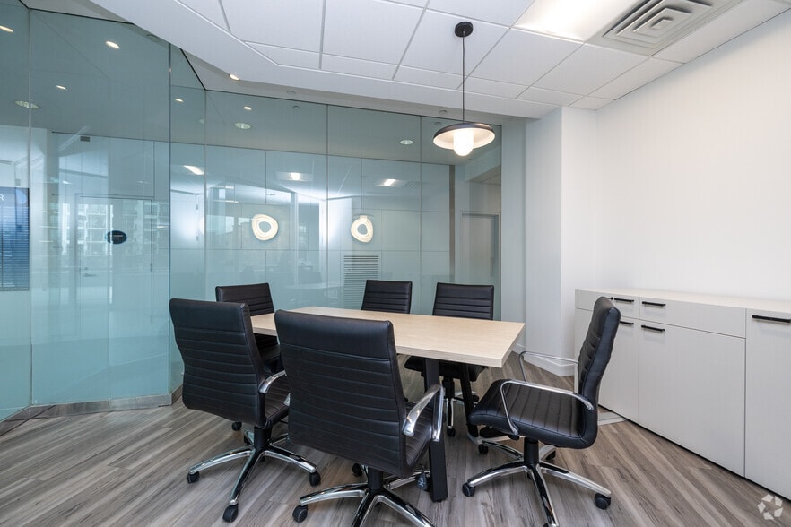 More Photos Of 3033 Excelsior Blvd, Minneapolis Medical For Lease