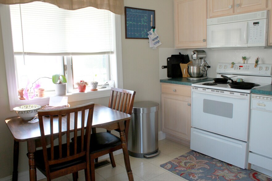 More Photos Of 400 E Main St, Mechanicsburg Office Residential For Sale