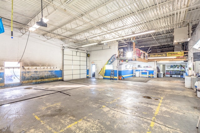 More Photos Of 15523-15541 S 70th Ct, Orland Park Warehouse For Lease