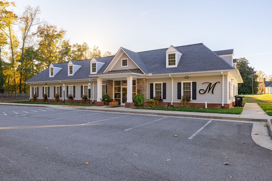 More Photos Of 324 Browns Hill Ct, Midlothian Coworking Space