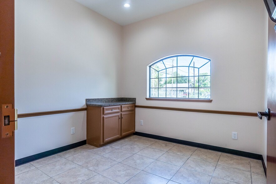 More Photos Of 3208 Broadway St, Houston Medical For Lease