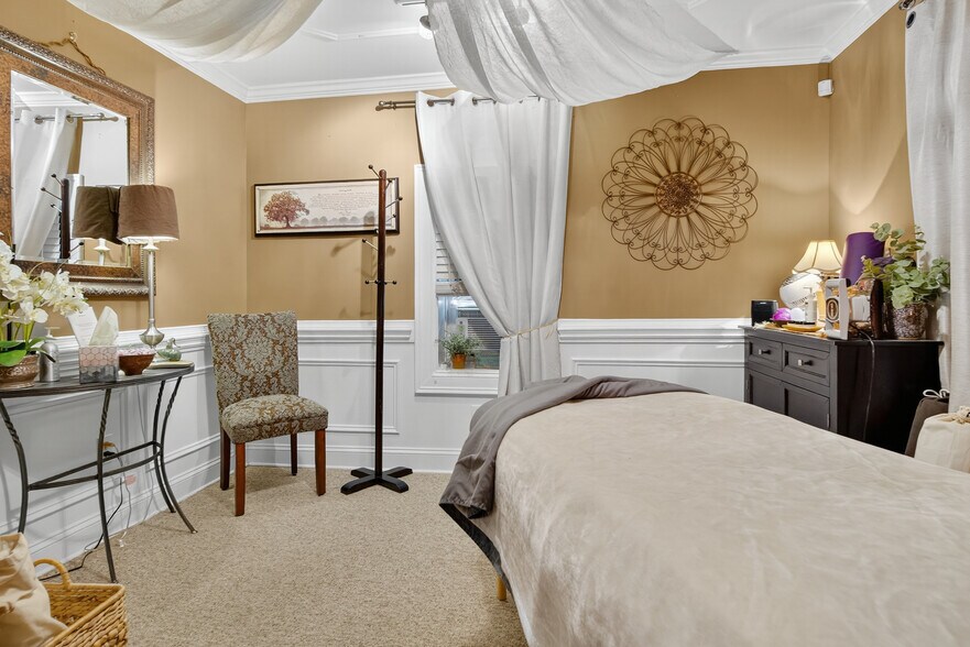 More Photos Of 19428 Zion Ave, Cornelius Office For Sale