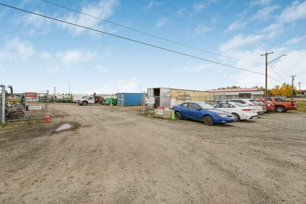 More Photos Of 30 Industrial Dr, Sylvan Lake Service For Lease