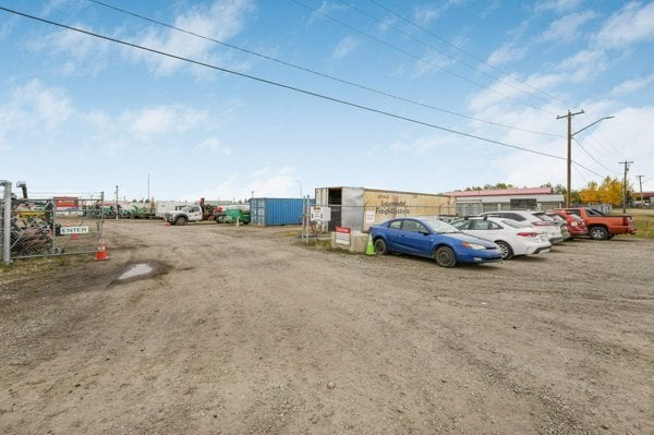 More Photos Of 30 Industrial Dr, Sylvan Lake Service For Sale