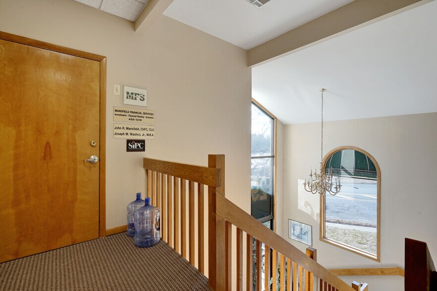 More Photos Of 291 Herbertsville Rd, Brick Office For Lease