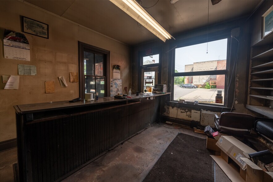 More Photos Of 15-17 Meade Ave, Pittsburgh Auto Repair For Sale