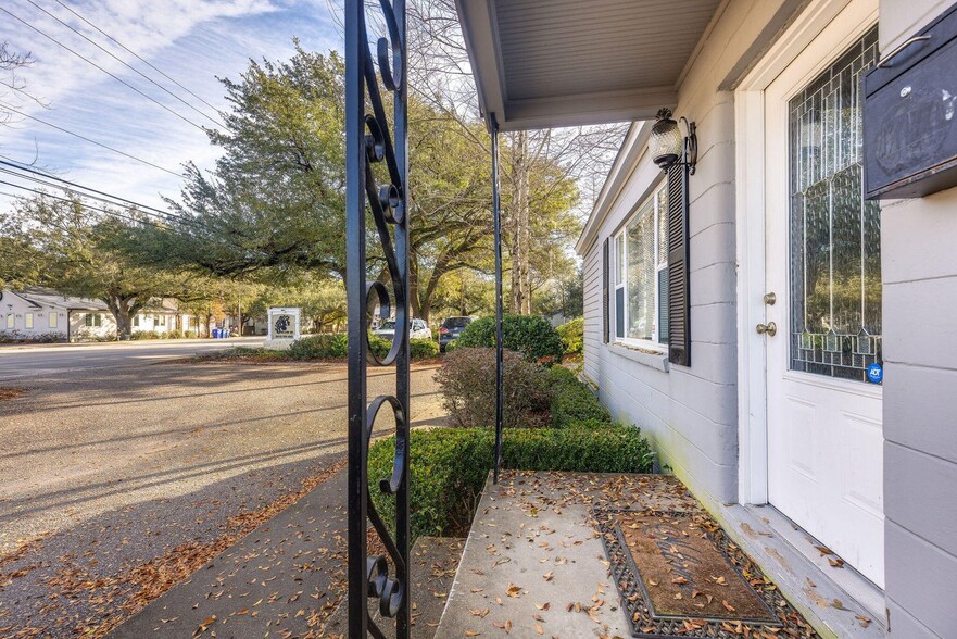 More Photos Of 1721 Ashley River Rd, Charleston Office Residential For Sale