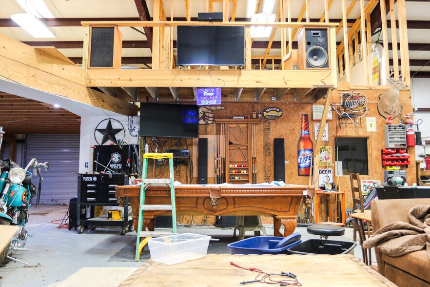 More Photos Of 36 Private Road 6245, Dayton Flex For Lease