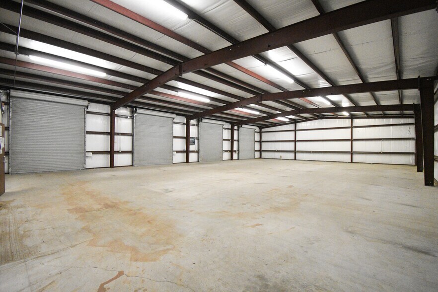 More Photos Of 512 Hartman Rd, Victoria Warehouse For Lease
