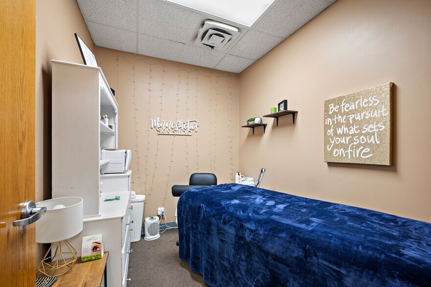 More Photos Of 325-337 NW Northdale Blvd, Coon Rapids Freestanding For Sale