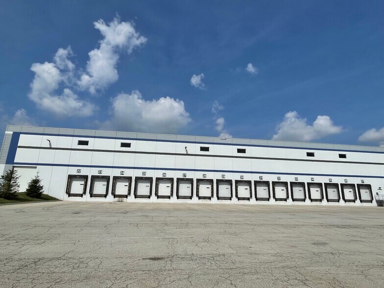 More Photos Of 1307 N Lombard Rd, Lombard Warehouse For Lease