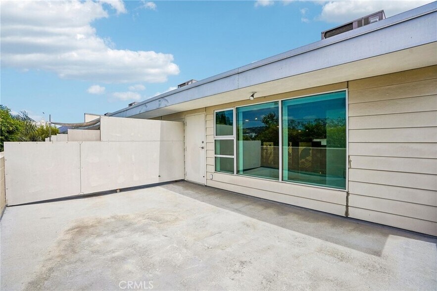 More Photos Of 717 N Highland Ave, Los Angeles Light Distribution For Sale