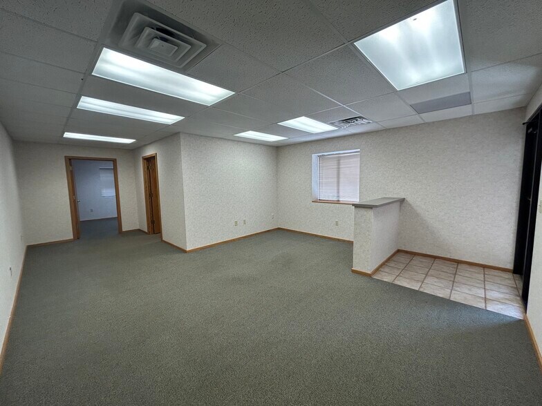 More Photos Of 1820 Post Rd, Plover Storefront Retail Office For Lease
