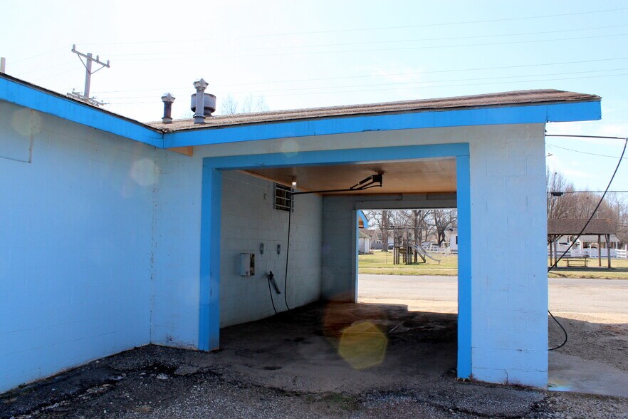 More Photos Of 302 E Third St, Lowry City Freestanding For Sale