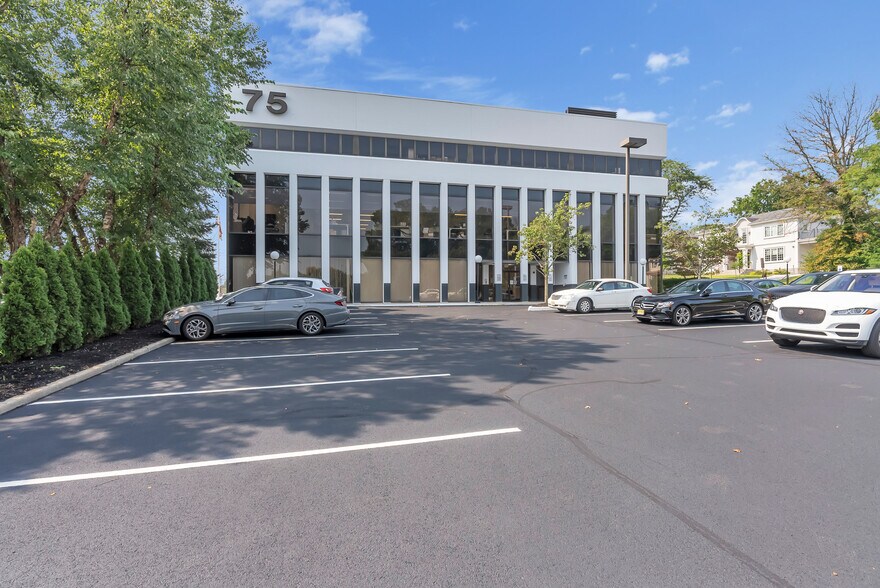 More Photos Of 75 Lincoln Hwy, Iselin Medical For Lease