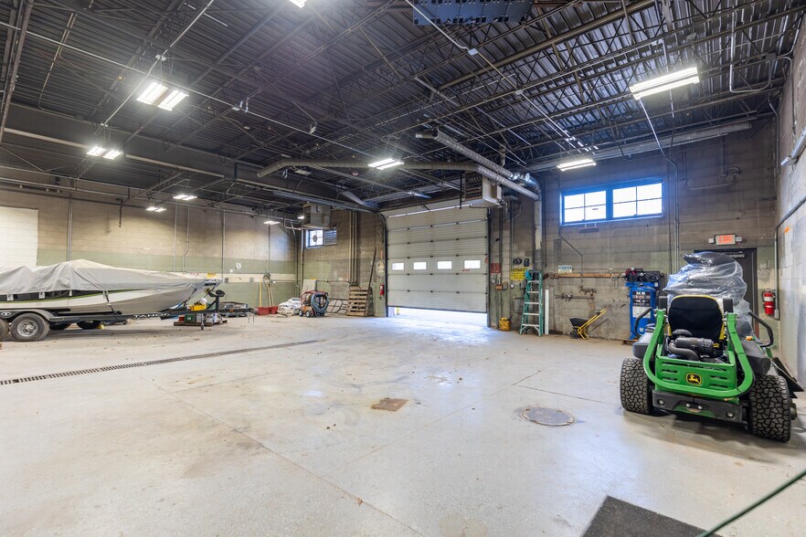 More Photos Of 929 Childs St, Wheaton Warehouse For Lease