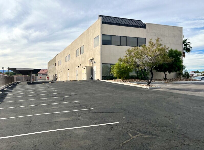 More Photos Of 6431 W Sahara Ave, Las Vegas Loft Creative Space For Lease