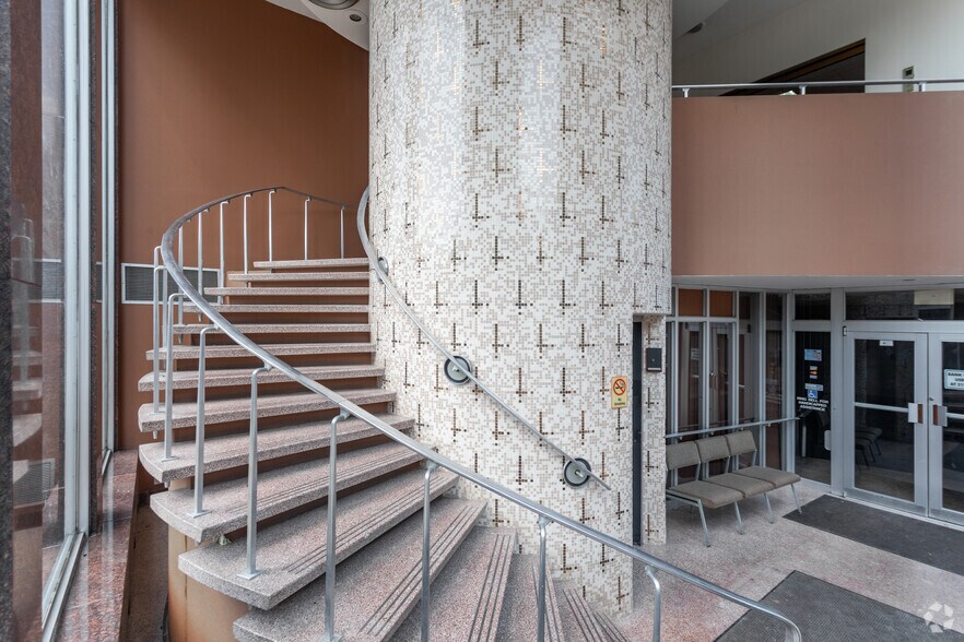 More Photos Of 216 W Madison St, Waukegan Office For Sale