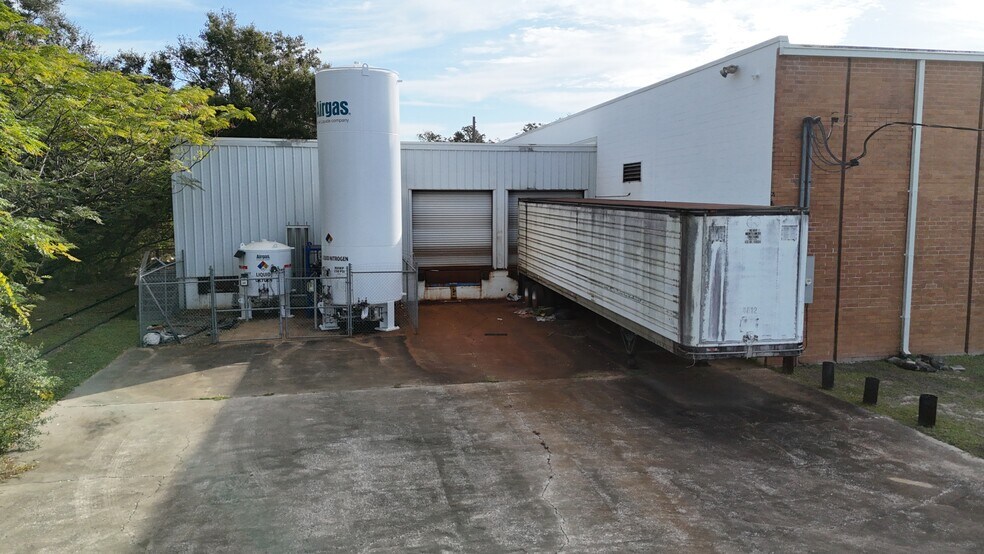 More Photos Of 2902 E Sligh Ave, Tampa Warehouse For Lease