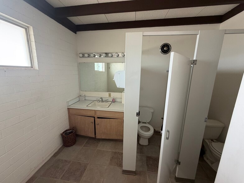 More Photos Of 1477 N Silverbell Rd, Tucson Religious Facility For Sale