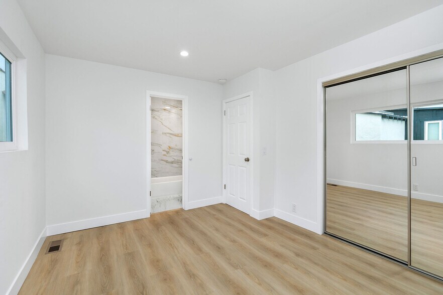 More Photos Of 217 43rd St, Manhattan Beach Apartments For Sale