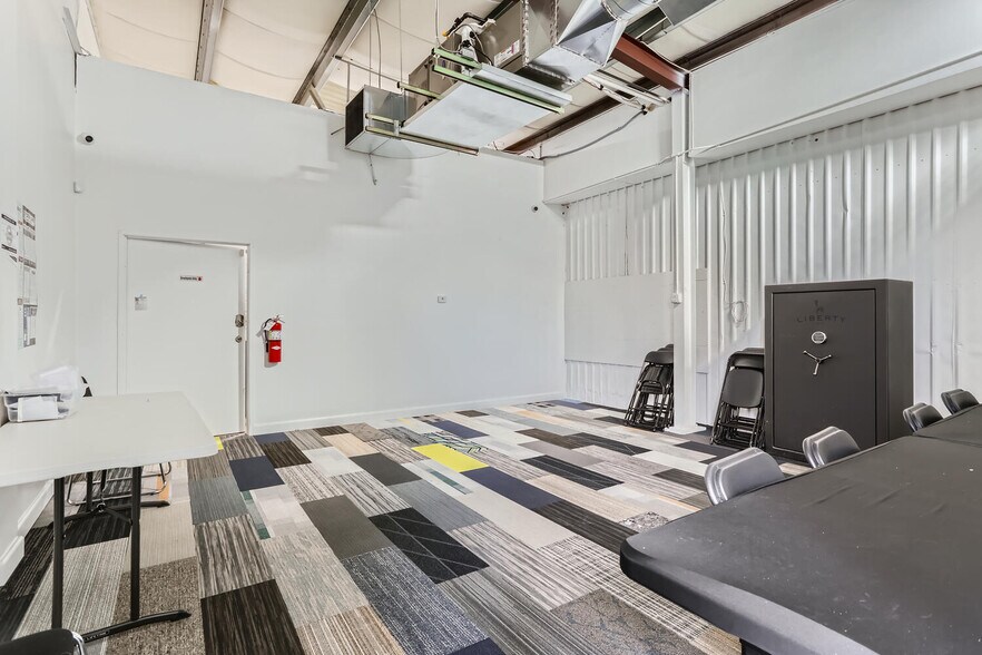 More Photos Of 81 NE Columbia Blvd, Portland Industrial For Sale