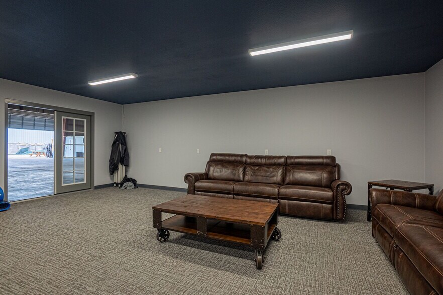 More Photos Of 3500 Confederate Rd, El Paso Warehouse For Sale