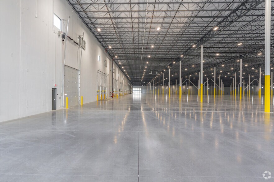 More Photos Of 370 Logistics ave, Jeffersonville Distribution For Lease