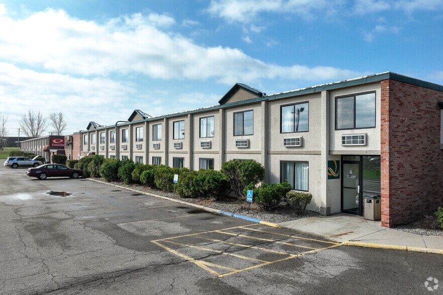 Primary Photo Of 2306 E Main St, Albert Lea Hospitality For Sale