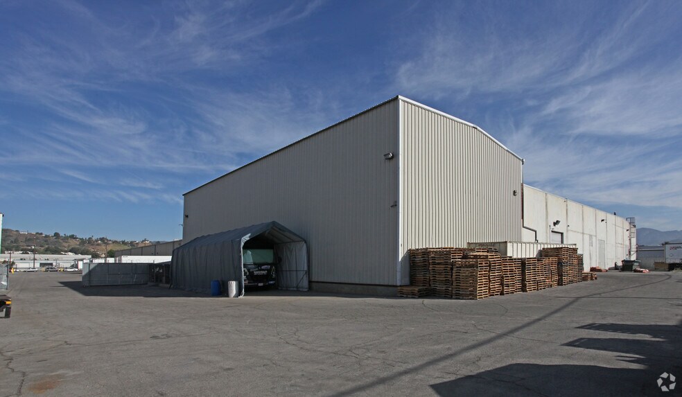 More Photos Of 12224 Montague St, Pacoima Distribution For Lease