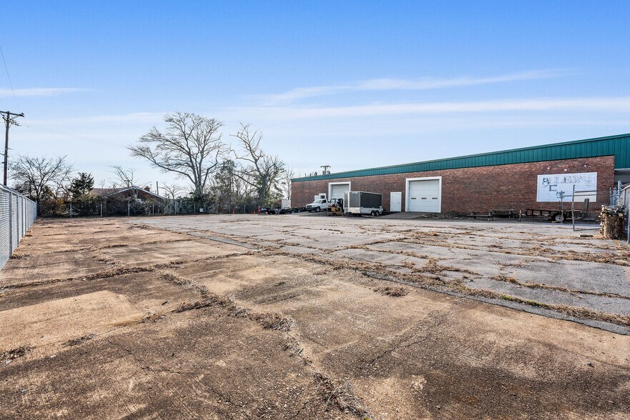 More Photos Of 1111-1115 Donelson Ave, Old Hickory Showroom For Lease