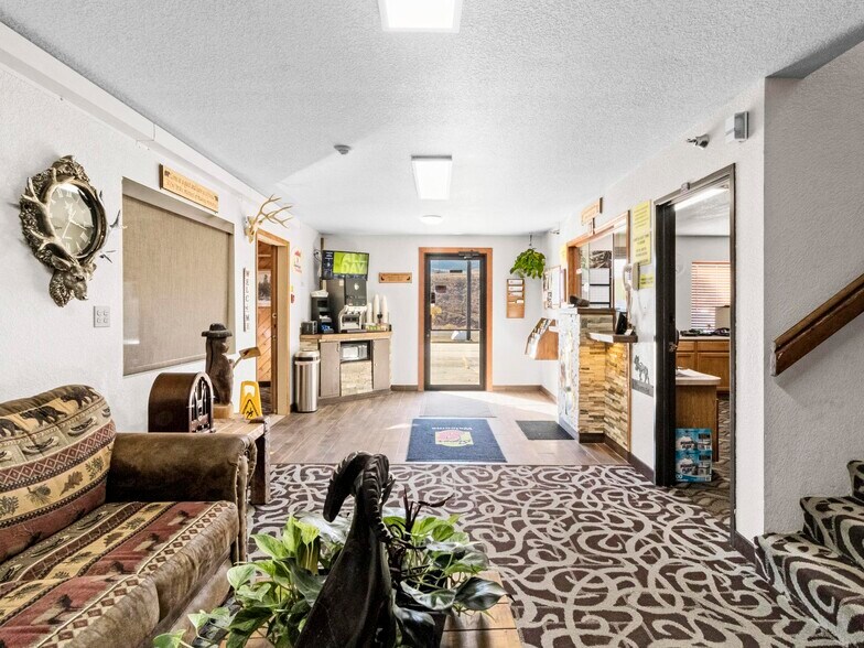 More Photos Of 1412 Warm Springs Dr, Dubois Hotel For Sale