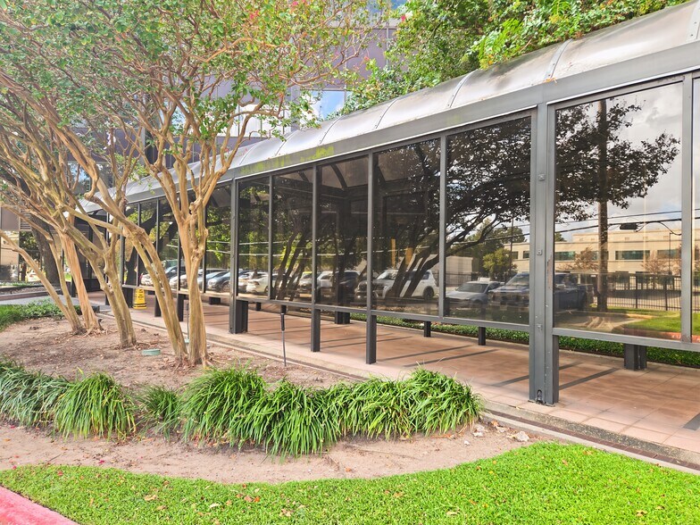 More Photos Of 363 N Sam Houston Pky E, Houston Coworking Space