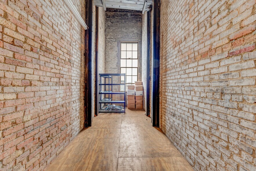 More Photos Of 600 W Cermak Rd, Chicago Loft Creative Space For Lease