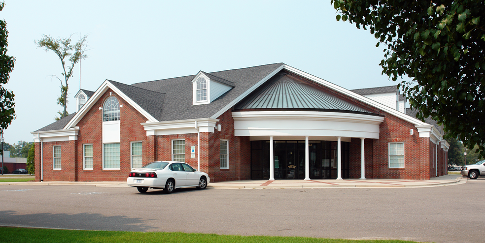 Primary Photo Of 333 E Russell St, Fayetteville Office For Lease