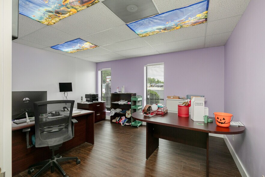 More Photos Of 500 W Daniels St, Ozark Office For Sale