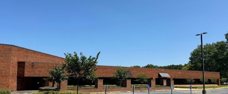 More Photos Of 4245 International Blvd, Norcross Distribution For Sale