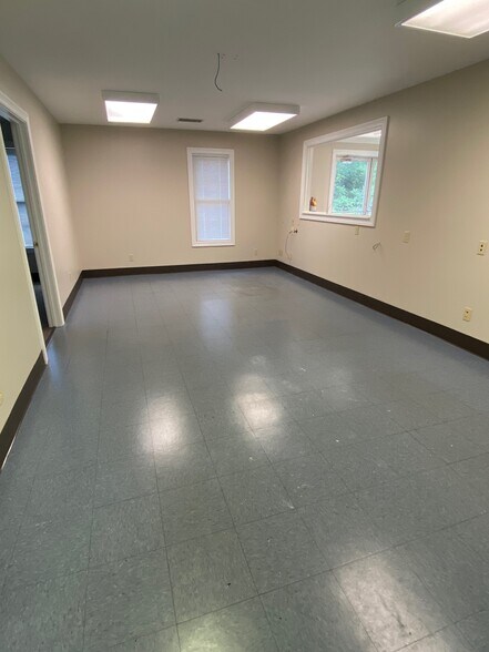 More Photos Of 125 Big Sink Rd, Versailles Medical For Lease