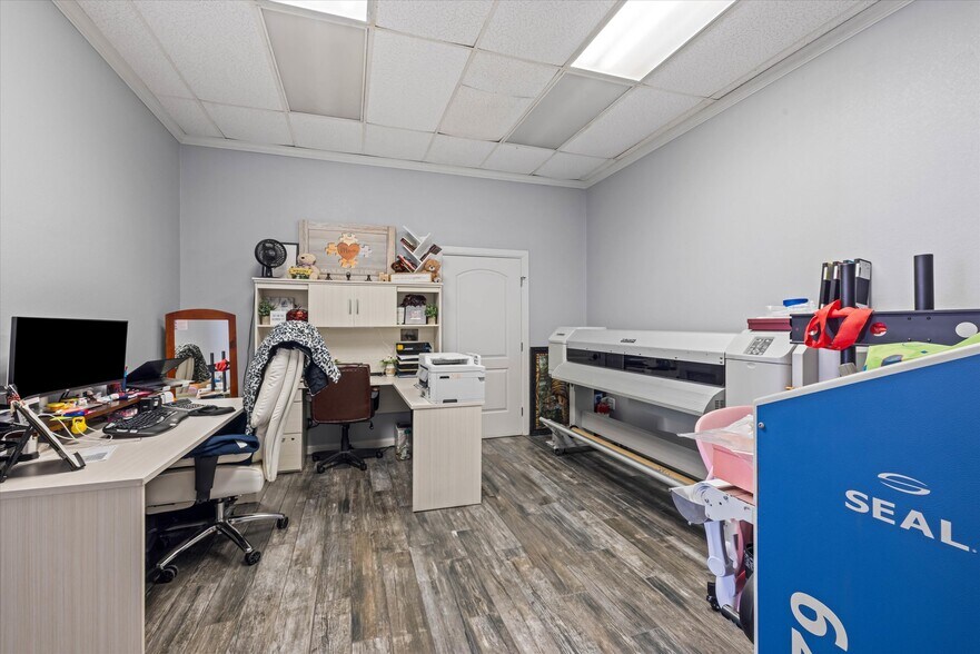 More Photos Of 902 51st St, Galveston Light Manufacturing For Sale